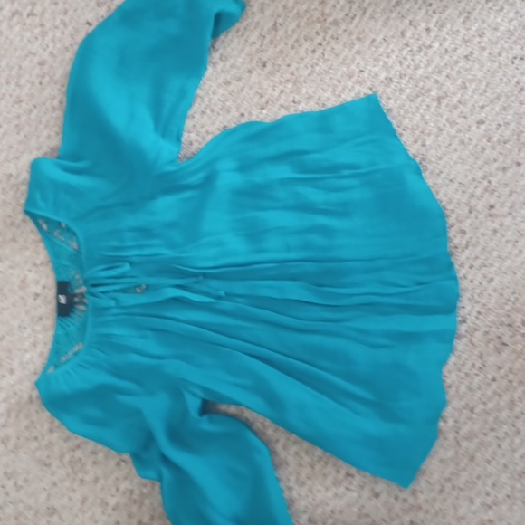 4 tops - Picture 8 of 9